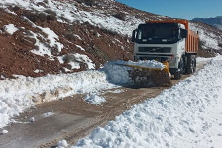 بارش برف راه ارتباطی ۱۶۴ روستای لرستان را مسدود کرد
