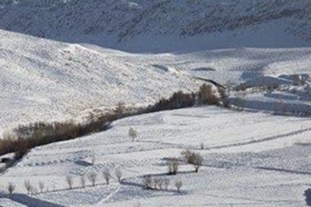 برف راه ارتباطی ۵۰۰ روستای لرستان را مسدود کرد